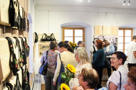 „Haftowany ogród – zdobnictwo na żywotku”